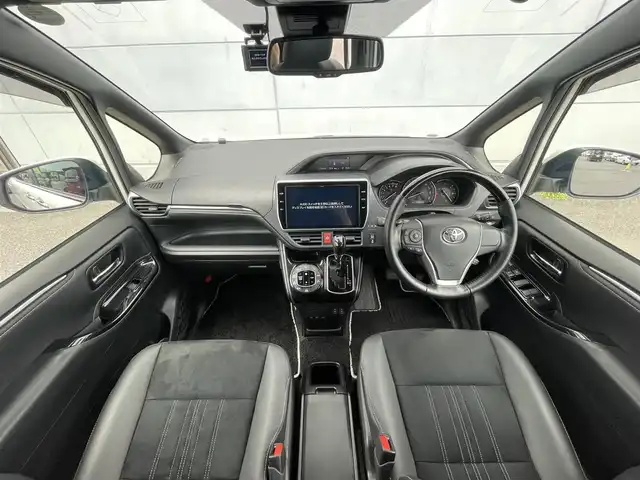 トヨタ エスクァイア Gi プレミアムパッケージ ブラックテーラード 千葉県 2021(令3)年 3.7万km ホワイトパールクリスタルシャイン トヨタセーフティセンス/　衝突軽減ブレーキ/レーンキープアシスト/　オートハイビーム/クリアランスソナー/純正フリップダウンモニター/純正10インチナビ/　フルセグ/BT/DVD/CD/MSV/USB/HDMI/バックカメラ/ステアリングスイッチ/クルーズコントロール/ETC2.0/両側パワースライドドア/ハーフレザーシート/シートヒーター(D/N席)/LEDヘッドライト/オートライト/フォグライト/スマートキー/プッシュスタート