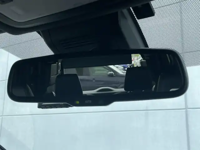 トヨタ エスクァイア Gi プレミアムパッケージ ブラックテーラード 千葉県 2021(令3)年 3.7万km ホワイトパールクリスタルシャイン トヨタセーフティセンス/　衝突軽減ブレーキ/レーンキープアシスト/　オートハイビーム/クリアランスソナー/純正フリップダウンモニター/純正10インチナビ/　フルセグ/BT/DVD/CD/MSV/USB/HDMI/バックカメラ/ステアリングスイッチ/クルーズコントロール/ETC2.0/両側パワースライドドア/ハーフレザーシート/シートヒーター(D/N席)/LEDヘッドライト/オートライト/フォグライト/スマートキー/プッシュスタート
