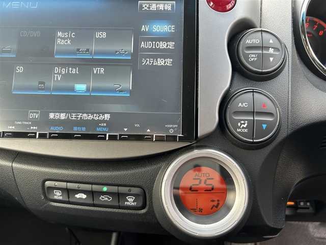 ホンダ フィット G スマートセレ ファインスタイル 東京都 2013(平25)年 4.1万km アラバスターシルバーメタリック 純正ナビ/フルセグTV/CD/DVD/AM/FM/バックカメラ/純正ドライブレコーダー/ビルトインETC/クルーズコントロール/オートライト/HIDヘッドライト/ECON/純正フロアマット/ドアバイザー/社外ホイール付きスタッドレス車載/社外ポータブルナビ付/保証書/記録簿/取扱説明書/スペアキー