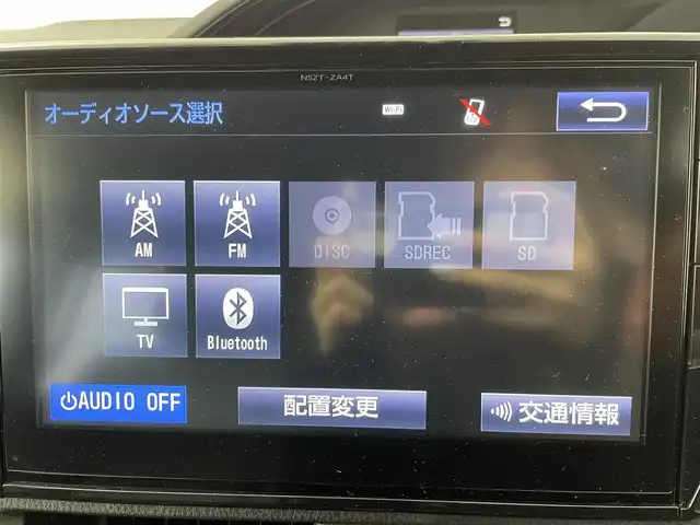 トヨタ エスクァイア ハイブリッド Gi ブラックテーラード 群馬県 2016(平28)年 6万km ホワイトパールクリスタルシャイン フリップダウンモニター　純正１０インチナビ　バックカメラ　両側パワースライドドア　ＬＥＤライト　ＡＨＢ　シートヒーター　純正１５インチＡＷ　ステアリングリモコン　ＥＴＣ　スマートキー　禁煙車