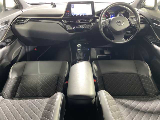 トヨタ Ｃ－ＨＲ G モード ネロ 神奈川県 2019(平31)年 6.5万km パール トヨタセーフティセンス/・プリクラッシュセーフティ/・レーンディパーチャーアラート/・オートマチックハイビーム/・レーダークルーズコントロール/純正9インチナビ/・BT/フルセグTV/SD/CD/DVD/AM/FM/バックカメラ/ハーフレザーシート/パワーシート(D)/シートヒーター(D/N)/シートリフター/ビルトインETC2.0/BSM/コーナーセンサー/電動サイドブレーキ/オートブレーキホールド/革巻きステアリング/ステアリングスイッチ/Autoライト/スマートキー/プッシュスタートボタン/自動防眩ミラー/LEDヘッドライト/フォグランプ/シーケンシャルウィンカー/電動格納ミラー/ウィンカーミラー/純正フロアマット/純正ドアバイザー/純正アルミホイール