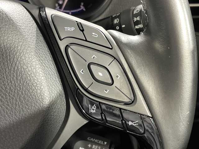 トヨタ Ｃ－ＨＲ G モード ネロ 神奈川県 2019(平31)年 6.5万km パール トヨタセーフティセンス/・プリクラッシュセーフティ/・レーンディパーチャーアラート/・オートマチックハイビーム/・レーダークルーズコントロール/純正9インチナビ/・BT/フルセグTV/SD/CD/DVD/AM/FM/バックカメラ/ハーフレザーシート/パワーシート(D)/シートヒーター(D/N)/シートリフター/ビルトインETC2.0/BSM/コーナーセンサー/電動サイドブレーキ/オートブレーキホールド/革巻きステアリング/ステアリングスイッチ/Autoライト/スマートキー/プッシュスタートボタン/自動防眩ミラー/LEDヘッドライト/フォグランプ/シーケンシャルウィンカー/電動格納ミラー/ウィンカーミラー/純正フロアマット/純正ドアバイザー/純正アルミホイール