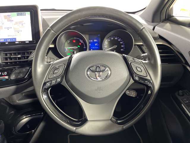 トヨタ Ｃ－ＨＲ G モード ネロ 神奈川県 2019(平31)年 6.5万km パール トヨタセーフティセンス/・プリクラッシュセーフティ/・レーンディパーチャーアラート/・オートマチックハイビーム/・レーダークルーズコントロール/純正9インチナビ/・BT/フルセグTV/SD/CD/DVD/AM/FM/バックカメラ/ハーフレザーシート/パワーシート(D)/シートヒーター(D/N)/シートリフター/ビルトインETC2.0/BSM/コーナーセンサー/電動サイドブレーキ/オートブレーキホールド/革巻きステアリング/ステアリングスイッチ/Autoライト/スマートキー/プッシュスタートボタン/自動防眩ミラー/LEDヘッドライト/フォグランプ/シーケンシャルウィンカー/電動格納ミラー/ウィンカーミラー/純正フロアマット/純正ドアバイザー/純正アルミホイール