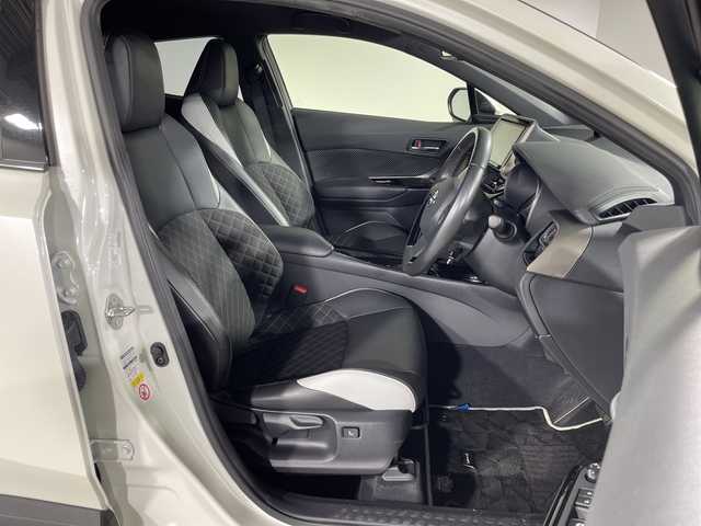 トヨタ Ｃ－ＨＲ G モード ネロ 神奈川県 2019(平31)年 6.5万km パール トヨタセーフティセンス/・プリクラッシュセーフティ/・レーンディパーチャーアラート/・オートマチックハイビーム/・レーダークルーズコントロール/純正9インチナビ/・BT/フルセグTV/SD/CD/DVD/AM/FM/バックカメラ/ハーフレザーシート/パワーシート(D)/シートヒーター(D/N)/シートリフター/ビルトインETC2.0/BSM/コーナーセンサー/電動サイドブレーキ/オートブレーキホールド/革巻きステアリング/ステアリングスイッチ/Autoライト/スマートキー/プッシュスタートボタン/自動防眩ミラー/LEDヘッドライト/フォグランプ/シーケンシャルウィンカー/電動格納ミラー/ウィンカーミラー/純正フロアマット/純正ドアバイザー/純正アルミホイール