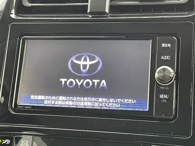 トヨタ プリウス Sセーフティプラス ツートーン 岡山県 2018(平30)年 6.8万km アティチュードブラックマイカ/ホワイトパールクリスタルシャイン 純正SDナビ/BT(NSZT-W66T)/バックカメラ/前後コーナーセンサー/ビルトインETC/スマートキー/プッシュスタート/パーキングアシスト/レーンアシストキープ/衝突軽減ブレーキ/追従クルーズコントロール/プリクラッシュセーフティシステム/踏み間違い防止機能/アイドリングストップ/LEDヘッドライト/LEDフォグランプ/純正17インチAW/オートエアコン/ISOFIX/ステアスイッチ/チルトステアリング/シートリフター/ウインカーミラー/ドアバイザー/フロアマット/新車保証書/取扱説明書