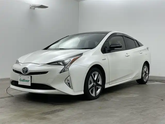 トヨタ プリウス Sセーフティプラス ツートーン 岡山県 2018(平30)年 6.8万km アティチュードブラックマイカ/ホワイトパールクリスタルシャイン 純正SDナビ/BT(NSZT-W66T)/バックカメラ/前後コーナーセンサー/ビルトインETC/スマートキー/プッシュスタート/パーキングアシスト/レーンアシストキープ/衝突軽減ブレーキ/追従クルーズコントロール/プリクラッシュセーフティシステム/踏み間違い防止機能/アイドリングストップ/LEDヘッドライト/LEDフォグランプ/純正17インチAW/オートエアコン/ISOFIX/ステアスイッチ/チルトステアリング/シートリフター/ウインカーミラー/ドアバイザー/フロアマット/新車保証書/取扱説明書