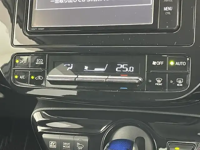 トヨタ プリウス Sセーフティプラス ツートーン 岡山県 2018(平30)年 6.8万km アティチュードブラックマイカ/ホワイトパールクリスタルシャイン 純正SDナビ/BT(NSZT-W66T)/バックカメラ/前後コーナーセンサー/ビルトインETC/スマートキー/プッシュスタート/パーキングアシスト/レーンアシストキープ/衝突軽減ブレーキ/追従クルーズコントロール/プリクラッシュセーフティシステム/踏み間違い防止機能/アイドリングストップ/LEDヘッドライト/LEDフォグランプ/純正17インチAW/オートエアコン/ISOFIX/ステアスイッチ/チルトステアリング/シートリフター/ウインカーミラー/ドアバイザー/フロアマット/新車保証書/取扱説明書