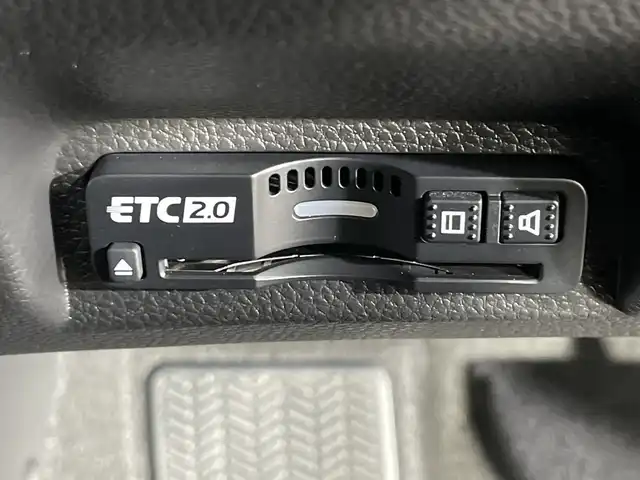 ホンダ ヴェゼル ハイブリッド e:HEV Z 神奈川県 2025(令7)年 0.1千km クリスタルブラックパール 登録済未使用車/ホンダセンシング/純正ディスプレイオーディオ/・BT/フルセグTV/AppleCarPlay/AndroidAuto/USB/AM/FM/バックカメラ/電動リアゲート/Qi充電/ハーフレザーシート/シートヒーター(D/N)/革巻きステアリング/ステアリングスイッチ/ステアリングヒーター/Autoライト/パドルシフト/ダウンヒルアシストコントロール/電動パーキングブレーキ/オートホールド/ビルトインETC2.0/クリアランスソナー/LEDヘッドライト/LEDフォグランプ/スマートキー/スペアキー/プッシュスタートボタン/シートリフター/電動格納ミラー/ウィンカーミラー/純正18インチアルミホイール