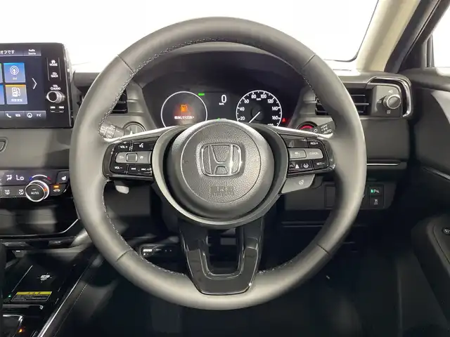 ホンダ ヴェゼル ハイブリッド e:HEV Z 神奈川県 2025(令7)年 0.1千km クリスタルブラックパール 登録済未使用車/ホンダセンシング/純正ディスプレイオーディオ/・BT/フルセグTV/AppleCarPlay/AndroidAuto/USB/AM/FM/バックカメラ/電動リアゲート/Qi充電/ハーフレザーシート/シートヒーター(D/N)/革巻きステアリング/ステアリングスイッチ/ステアリングヒーター/Autoライト/パドルシフト/ダウンヒルアシストコントロール/電動パーキングブレーキ/オートホールド/ビルトインETC2.0/クリアランスソナー/LEDヘッドライト/LEDフォグランプ/スマートキー/スペアキー/プッシュスタートボタン/シートリフター/電動格納ミラー/ウィンカーミラー/純正18インチアルミホイール
