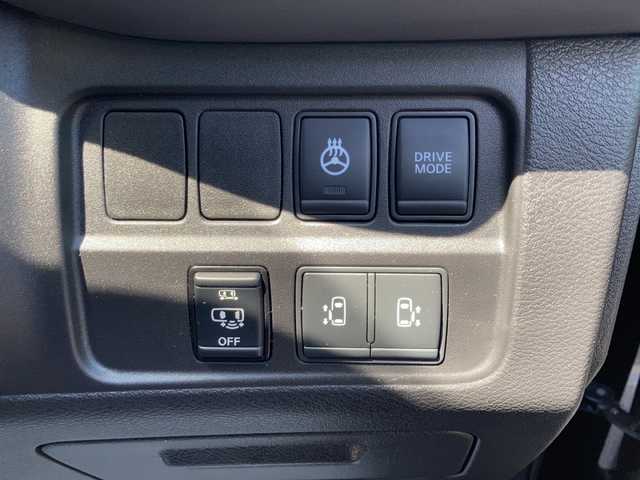 日産 セレナ e－パワー ハイウェイスター V 岐阜県 2022(令4)年 4.1万km ダイヤモンドブラック 登録時走行距離40496km/純正ナビ　/アラウンドビューモニター　/両側パワースライドドア　/バックカメラ　/ステアリングヒーター　/純正アルミホイール　/クルーズコントロール　/後席サンシェード　/ウィンカーミラー　/背面テーブル　/スマートキー/プッシュスタート/クルーズコントロール/前後コーナーセンサー/前方ドライブレコーダー/LEDヘッドライト/オートライト/フォグランプ/ビルトインＥＴＣ