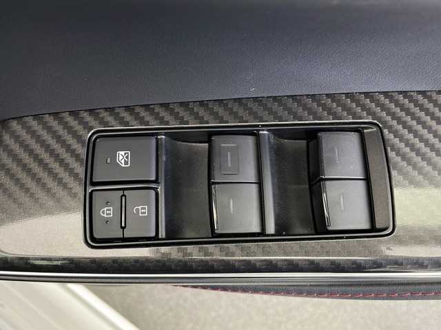 トヨタ クラウン ハイブリッド RS リミテッド 長野県 2020(令2)年 3.4万km ホワイトパールクリスタルシャイン 純正メモリナビ/バックカメラ/フルセグTV/Bluetooth/USB入力端子/トヨタセーフティセンス/クルーズコントロール（追従走行有り）/ブラインドスポットモニター/クリアランスソナー/ドライブレコーダー（前方のみ）/ＬＥＤヘッドライト/オートライト/オートハイビーム/前席パワーシート/前席シートヒーター/ハーフレザーシート/プッシュスタート/純正18インチアルミ夏タイヤ/純正フロアマット/スマートキー/スペアキー１本