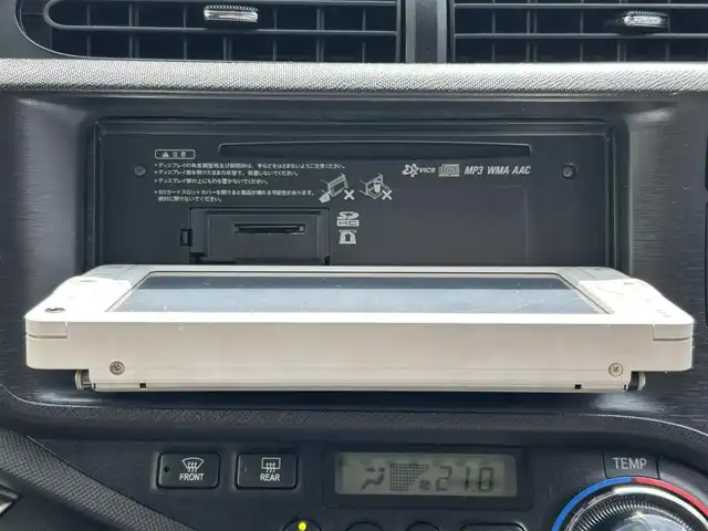 トヨタ アクア G 佐賀県 2013(平25)年 8.1万km ブラックマイカ 純正SDナビ/・バックカメラ/・TV/BT/ETC/フォグランプ/オートライト/プッシュスタート/ドアバイザー/フロアマット/スペアキー×１