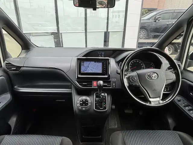 トヨタ ヴォクシー ZS 煌 宮城県 2016(平28)年 7.5万km ホワイトパールクリスタルシャイン 登録時走行距離74578km/純正SDナビ/フルセグTV/CD/DVD/Bluetooth/トヨタセーフティセンス/オートハイビーム/レーンディパーチャーアラート/フリップダウンモニター/両側パワースライド/プッシュスタート/スマートキー/革巻きステアリング/バックカメラ/ビルトインETC/ステアリングリモコン/サンシェード/横滑り防止/LEDヘッドライト/アイドリングストップ/サンシェード/ドアバイザー