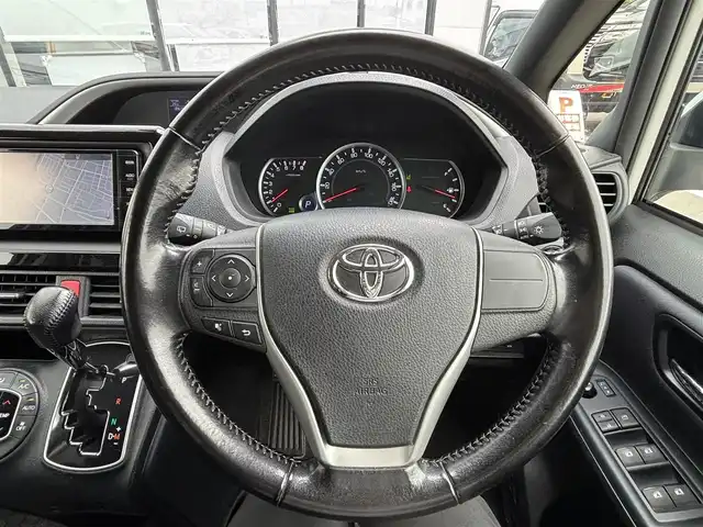 トヨタ ヴォクシー ZS 煌 宮城県 2016(平28)年 7.5万km ホワイトパールクリスタルシャイン 登録時走行距離74578km/純正SDナビ/フルセグTV/CD/DVD/Bluetooth/トヨタセーフティセンス/オートハイビーム/レーンディパーチャーアラート/フリップダウンモニター/両側パワースライド/プッシュスタート/スマートキー/革巻きステアリング/バックカメラ/ビルトインETC/ステアリングリモコン/サンシェード/横滑り防止/LEDヘッドライト/アイドリングストップ/サンシェード/ドアバイザー