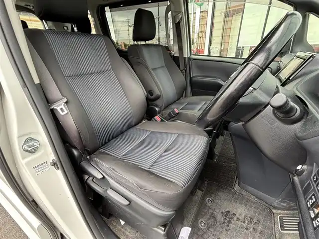 トヨタ ヴォクシー ZS 煌 宮城県 2016(平28)年 7.5万km ホワイトパールクリスタルシャイン 登録時走行距離74578km/純正SDナビ/フルセグTV/CD/DVD/Bluetooth/トヨタセーフティセンス/オートハイビーム/レーンディパーチャーアラート/フリップダウンモニター/両側パワースライド/プッシュスタート/スマートキー/革巻きステアリング/バックカメラ/ビルトインETC/ステアリングリモコン/サンシェード/横滑り防止/LEDヘッドライト/アイドリングストップ/サンシェード/ドアバイザー