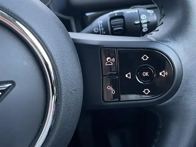 ＭＩＮＩ ＢＭＷ ミニ クロスオーバー クーパー D 東京都 2022(令4)年 3.3万km 黒 純正ディスプレイオーディオ/AppleCarplay/Bluetooth接続/USB接続/ミラー一体型ETC2.0/純正ドライブレコーダー/バックモニター/クルーズコントロール/ハーフレザーシート/シートヒーター/ルーフレール/インテリジェントセーフティ/純正18インチアルミホイール/オートライト/純正LEDヘッドライト/サイドエアバック/カーテンエアバック