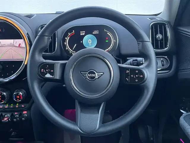 ＭＩＮＩ ＢＭＷ ミニ クロスオーバー クーパー D 東京都 2022(令4)年 3.3万km 黒 純正ディスプレイオーディオ/AppleCarplay/Bluetooth接続/USB接続/ミラー一体型ETC2.0/純正ドライブレコーダー/バックモニター/クルーズコントロール/ハーフレザーシート/シートヒーター/ルーフレール/インテリジェントセーフティ/純正18インチアルミホイール/オートライト/純正LEDヘッドライト/サイドエアバック/カーテンエアバック