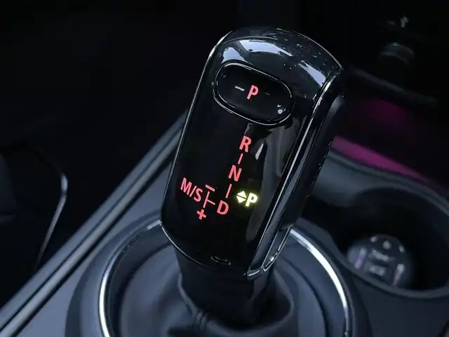 ＭＩＮＩ ＢＭＷ ミニ クロスオーバー クーパー D 東京都 2022(令4)年 3.3万km 黒 純正ディスプレイオーディオ/AppleCarplay/Bluetooth接続/USB接続/ミラー一体型ETC2.0/純正ドライブレコーダー/バックモニター/クルーズコントロール/ハーフレザーシート/シートヒーター/ルーフレール/インテリジェントセーフティ/純正18インチアルミホイール/オートライト/純正LEDヘッドライト/サイドエアバック/カーテンエアバック