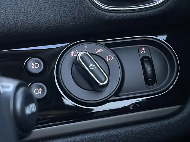 ＭＩＮＩ ＢＭＷ ミニ クロスオーバー クーパー D 東京都 2022(令4)年 3.3万km 黒 純正ディスプレイオーディオ/AppleCarplay/Bluetooth接続/USB接続/ミラー一体型ETC2.0/純正ドライブレコーダー/バックモニター/クルーズコントロール/ハーフレザーシート/シートヒーター/ルーフレール/インテリジェントセーフティ/純正18インチアルミホイール/オートライト/純正LEDヘッドライト/サイドエアバック/カーテンエアバック
