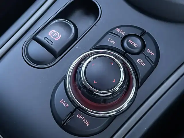 ＭＩＮＩ ＢＭＷ ミニ クロスオーバー クーパー D 東京都 2022(令4)年 3.3万km 黒 純正ディスプレイオーディオ/AppleCarplay/Bluetooth接続/USB接続/ミラー一体型ETC2.0/純正ドライブレコーダー/バックモニター/クルーズコントロール/ハーフレザーシート/シートヒーター/ルーフレール/インテリジェントセーフティ/純正18インチアルミホイール/オートライト/純正LEDヘッドライト/サイドエアバック/カーテンエアバック