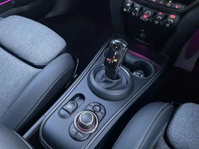 ＭＩＮＩ ＢＭＷ ミニ クロスオーバー クーパー D 東京都 2022(令4)年 3.3万km 黒 純正ディスプレイオーディオ/AppleCarplay/Bluetooth接続/USB接続/ミラー一体型ETC2.0/純正ドライブレコーダー/バックモニター/クルーズコントロール/ハーフレザーシート/シートヒーター/ルーフレール/インテリジェントセーフティ/純正18インチアルミホイール/オートライト/純正LEDヘッドライト/サイドエアバック/カーテンエアバック