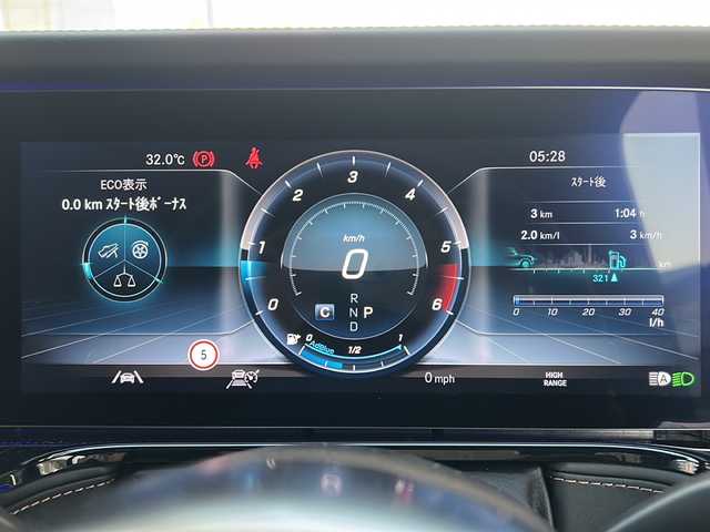 メルセデス・ベンツ ゲレンデヴァーゲン Ｇ４００ｄ AMGライン 東京都 2023(令5)年 0.5万km パール ワンオーナー/レーダーセーフティパッケージ/・アクティブブレーキ/・PRE-SAFE/・PRE-SAFEサウンド/・アクティブレーンキーピングアシスト/・ブラインドスポットアシスト/・アクティブディスタンスアシストディストロニック/・衝突警告システム/・トラフィックサインアシスト/ラグジュアリーパッケージ/・ガラススライディングルーフ/・Burmesterサラウンドシステム/Gマネファクトゥーアプログラムプラス/・ナッパ革シート/・ベージュシートベルト/・シートヒータープラス（前席）/・シートベンチレーター（前席）/・リラクゼーション機能（前席）/・アクティブマルチコントロールシートバック（前席）/・ドライビングダイナミックシート（前席）/COMANDシステム/・12.3インチワイドディスプレイ/・12.3インチコックピッドディスプレイ/・HDDナビ/・地デジTV/・SDカードスロット/・USBメディアインターフェース/・タッチパッド/タッチコントロールボタン/・ETC2.0/マルチビームLEDヘッドランプ/ボディ同色背面タイヤカバーリング/スマートキー×2/取扱説明書/保証書