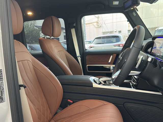 メルセデス・ベンツ ゲレンデヴァーゲン Ｇ４００ｄ AMGライン 東京都 2023(令5)年 0.5万km パール ワンオーナー/レーダーセーフティパッケージ/・アクティブブレーキ/・PRE-SAFE/・PRE-SAFEサウンド/・アクティブレーンキーピングアシスト/・ブラインドスポットアシスト/・アクティブディスタンスアシストディストロニック/・衝突警告システム/・トラフィックサインアシスト/ラグジュアリーパッケージ/・ガラススライディングルーフ/・Burmesterサラウンドシステム/Gマネファクトゥーアプログラムプラス/・ナッパ革シート/・ベージュシートベルト/・シートヒータープラス（前席）/・シートベンチレーター（前席）/・リラクゼーション機能（前席）/・アクティブマルチコントロールシートバック（前席）/・ドライビングダイナミックシート（前席）/COMANDシステム/・12.3インチワイドディスプレイ/・12.3インチコックピッドディスプレイ/・HDDナビ/・地デジTV/・SDカードスロット/・USBメディアインターフェース/・タッチパッド/タッチコントロールボタン/・ETC2.0/マルチビームLEDヘッドランプ/ボディ同色背面タイヤカバーリング/スマートキー×2/取扱説明書/保証書