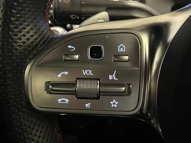 メルセデス・ベンツ ＣＬＡ２００ｄ AMGライン 静岡県 2019(令1)年 3.3万km マウンテングレー 衝突軽減ブレーキ　/半革　/ＡＣＣ　/３６０°カメラ　/ＳＲ　/ＨＵＤ　/ワイヤレス充電　/純正ナビＴＶ　/純正１８ＡＷ　/パドルシフト　/パワーシート／ヒーター／メモリ／マッサージ　/社外ドライブレコーダー