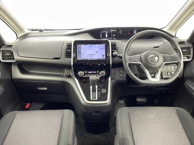 日産 セレナ ハイウェイスターVセレクションⅡ 愛知県 2019(平31)年 5万km ブリリアントホワイトパール /禁煙車//純正ナビ(MM518D-L)//フルセグTV//ブルーレイ視聴可//ETC//バックカメラ//アラウンドビューモニター//純正ドライブレコーダー//純正後席フリップダウンモニター//セーフティパックA//エマージェンシーブレーキ//レーンディパーチャーウォーニング//踏み間違い防止//ふらつき警報//フロント&バックソナー//LEDヘッドライト//オートライト//フロントフォグランプ//両側ハンズフリーパワースライドドア//スライドドアサンシェード//デュアルバックドア//2列目超ロングスライドキャプテンシート//3列目スライドスマートアップシート//純正16インチアルミホイール//純正ドアバイザー//純正フロアマット//革巻きステアリング//ステアリングスイッチ//プッシュスタート//電動格納ミラーウィンカー//アイドリングストップ//新車保証書・取扱説明書//スペアキー