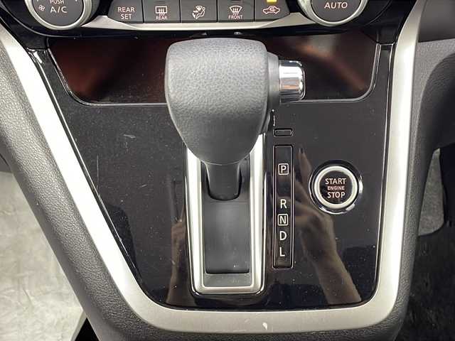 日産 セレナ ハイウェイスターVセレクションⅡ 愛知県 2019(平31)年 5万km ブリリアントホワイトパール /禁煙車//純正ナビ(MM518D-L)//フルセグTV//ブルーレイ視聴可//ETC//バックカメラ//アラウンドビューモニター//純正ドライブレコーダー//純正後席フリップダウンモニター//セーフティパックA//エマージェンシーブレーキ//レーンディパーチャーウォーニング//踏み間違い防止//ふらつき警報//フロント&バックソナー//LEDヘッドライト//オートライト//フロントフォグランプ//両側ハンズフリーパワースライドドア//スライドドアサンシェード//デュアルバックドア//2列目超ロングスライドキャプテンシート//3列目スライドスマートアップシート//純正16インチアルミホイール//純正ドアバイザー//純正フロアマット//革巻きステアリング//ステアリングスイッチ//プッシュスタート//電動格納ミラーウィンカー//アイドリングストップ//新車保証書・取扱説明書//スペアキー