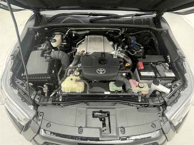 トヨタ ハイラックス Z GRスポーツ 茨城県 2023(令5)年 2.4万km アティチュードブラックマイカ 純正ディスプレイオーディオナビ/Bluetooth/radio/USB/Miracast/パノラミックビューモニター/前後ドラレコ/ETC/レーダークルーズコントロール/レーンディパーチャーアラート/プリクラッシュセーフティー/ロードサインアシスト/寒冷地仕様/・ウインドシールドデアイサー/・ヒーター付ドアミラー/・フロントヒーター/D席パワーシート/ディーゼルターボ４WD/アイドリングストップ/LEDヘッドライト/オートライト