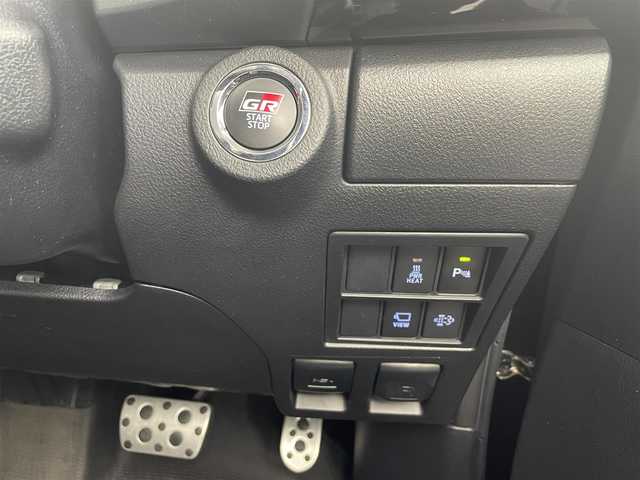 トヨタ ハイラックス Z GRスポーツ 茨城県 2023(令5)年 2.4万km アティチュードブラックマイカ 純正ディスプレイオーディオナビ/Bluetooth/radio/USB/Miracast/パノラミックビューモニター/前後ドラレコ/ETC/レーダークルーズコントロール/レーンディパーチャーアラート/プリクラッシュセーフティー/ロードサインアシスト/寒冷地仕様/・ウインドシールドデアイサー/・ヒーター付ドアミラー/・フロントヒーター/D席パワーシート/ディーゼルターボ４WD/アイドリングストップ/LEDヘッドライト/オートライト