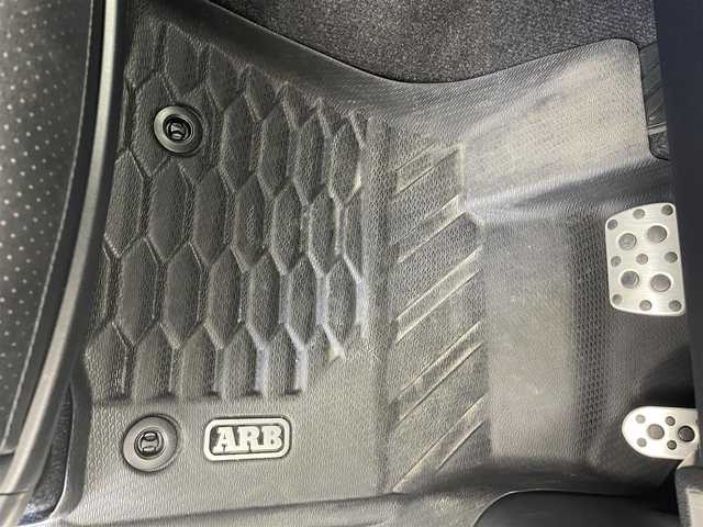 トヨタ ハイラックス Z GRスポーツ 茨城県 2023(令5)年 2.4万km アティチュードブラックマイカ 純正ディスプレイオーディオナビ/Bluetooth/radio/USB/Miracast/パノラミックビューモニター/前後ドラレコ/ETC/レーダークルーズコントロール/レーンディパーチャーアラート/プリクラッシュセーフティー/ロードサインアシスト/寒冷地仕様/・ウインドシールドデアイサー/・ヒーター付ドアミラー/・フロントヒーター/D席パワーシート/ディーゼルターボ４WD/アイドリングストップ/LEDヘッドライト/オートライト