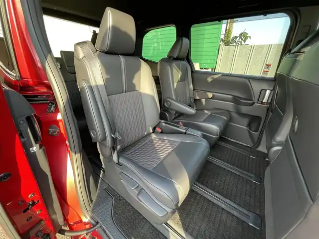 トヨタ ノア ハイブリッド S－Z 千葉県 2023(令5)年 5.8万km レッドマイカメタリック DPオーディオplus/・純正10.5インチモニターナビ/・CD/DVD/Bluetooth/フルセグ/両後パワースライドドア/バックカメラ/デジタルインナーミラー/アドバンスドドライブ（渋滞時支援機能）/トヨタセーフティーセンス/・プリクラッシュセーフティー/・レーントレーシングアシスト/・レーンチェンジアシスト/・フロントクロストラフィックアラート/・リアクロストラフィックアラート/・パーキングサポートブレーキ/・プロアクティブドライビングアシスト/・ブラインドスポットモニター/・ロードサインアシスト/・オートマチックハイビーム/アダプティブクルーズコントロール/前後コーナーセンサー/スマートキー/前席シートヒーター/AC100V1500W電源/ブレーキオートホールド/純正LEDヘッドライト/フォグランプ/純正17インチアルミホイール/前後ドライブレコーダー【TZ-DR210】/純正ビルトインETC2.0/サイド＆カーテンエアバッグ/新車時保証書＆取扱説明書