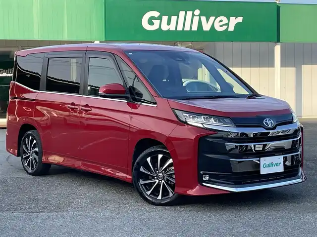 トヨタ ノア ハイブリッド S－Z 千葉県 2023(令5)年 5.8万km レッドマイカメタリック DPオーディオplus/・純正10.5インチモニターナビ/・CD/DVD/Bluetooth/フルセグ/両後パワースライドドア/バックカメラ/デジタルインナーミラー/アドバンスドドライブ（渋滞時支援機能）/トヨタセーフティーセンス/・プリクラッシュセーフティー/・レーントレーシングアシスト/・レーンチェンジアシスト/・フロントクロストラフィックアラート/・リアクロストラフィックアラート/・パーキングサポートブレーキ/・プロアクティブドライビングアシスト/・ブラインドスポットモニター/・ロードサインアシスト/・オートマチックハイビーム/アダプティブクルーズコントロール/前後コーナーセンサー/スマートキー/前席シートヒーター/AC100V1500W電源/ブレーキオートホールド/純正LEDヘッドライト/フォグランプ/純正17インチアルミホイール/前後ドライブレコーダー【TZ-DR210】/純正ビルトインETC2.0/サイド＆カーテンエアバッグ/新車時保証書＆取扱説明書