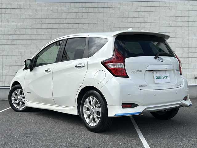 日産 ノート e－パワー メダリスト 栃木県 2016(平28)年 10.8万km ブリリアントホワイトパール ワンオーナー/純正SDナビ/・Bluetooth CD DVD/・TV フルセグ/・バックカメラ/純正エアロ/・e-スタイリングパッケージ　フロント　サイド　リアアンダー/純正ルーフスポイラー/デジタルインナーミラー/ハーフレザーシート/ドライブレコーダー/ETC/LEDヘッドライト/オートライト/衝突被害軽減システム/レーンキープアシスト/コーナーセンサー/取扱説明書/記録簿/保証書