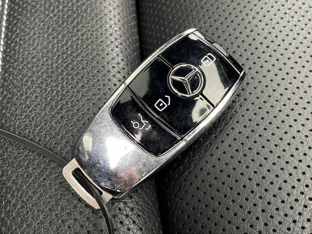 メルセデス・ベンツ ＧＬＣ２２０ d 4マチック AMGライン 長野県 2019(令1)年 3.8万km 青 ４WD/ガラスルーフ/ブラックレザーシート/純正メーカーナビ/バックカメラ/ETC/パワーバックドア/シートヒーター/純正19インチアルミ/冬タイヤ積込/コーナーセンサー/保証書・取説/スペアキー