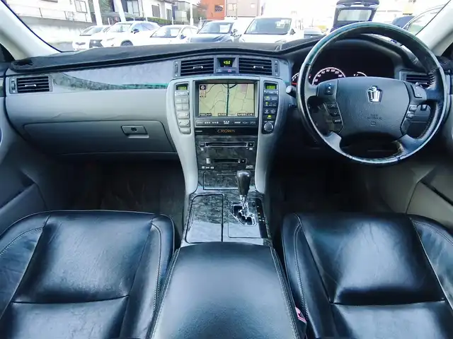 トヨタ クラウン ロイヤル ロイヤルサルーン 熊本県 2005(平17)年 11.5万km ブラック 純正メーカーナビ/【TV/CD/DVD】/バックカメラ/クルーズコントロール/レザーシート/パワーシート/純正16インチAW/プッシュスタート/スマートキー/ETC/オートライト/革巻きステアリング/ステアリングスイッチ/ABS/盗難防止装置/取扱説明書