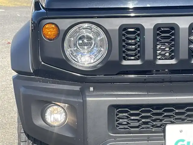 スズキ ジムニー シエラ JC 宮城県 2021(令3)年 3.1万km ブルーイッシュブラックパール3 ワンオーナー/クルーズコントロール追従なし/YOKOHAMA GEOLANDAR H/T ホワイトレター/　　　　純正アルミサマータイヤ(195/80R15)/背面タイヤ/デジタルインナーミラー一体型前後ドラレコ/カーオーディオユニットDEH-5600/(CD、BT、USB)/スペアキー×１/プッシュスタートボタン/シートヒーター/（運転席、助手席）/オートライト/ドアバイザー/電動格納ミラー/ヘッドライトウォッシャー/ディアルセンサーブレーキサポート/トランスファーレバー/プリクラッシュセーフティー/車線逸脱防止システム/フロア５MT/パートタイム４WD/ダウンヒルアシストコントロール/よこすべり防止切り替え