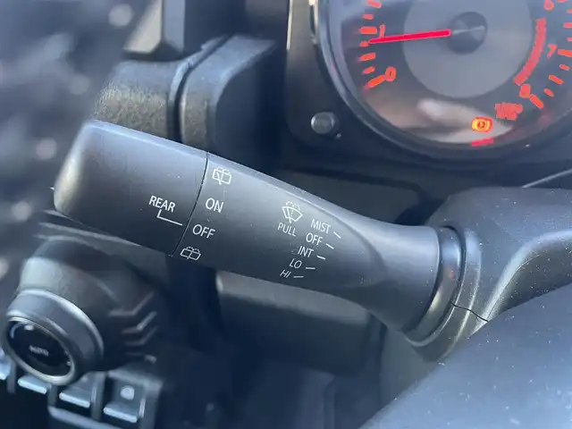 スズキ ジムニー シエラ JC 宮城県 2021(令3)年 3.1万km ブルーイッシュブラックパール3 ワンオーナー/クルーズコントロール追従なし/YOKOHAMA GEOLANDAR H/T ホワイトレター/　　　　純正アルミサマータイヤ(195/80R15)/背面タイヤ/デジタルインナーミラー一体型前後ドラレコ/カーオーディオユニットDEH-5600/(CD、BT、USB)/スペアキー×１/プッシュスタートボタン/シートヒーター/（運転席、助手席）/オートライト/ドアバイザー/電動格納ミラー/ヘッドライトウォッシャー/ディアルセンサーブレーキサポート/トランスファーレバー/プリクラッシュセーフティー/車線逸脱防止システム/フロア５MT/パートタイム４WD/ダウンヒルアシストコントロール/よこすべり防止切り替え