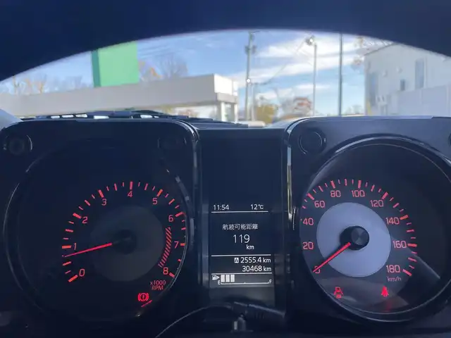 スズキ ジムニー シエラ JC 宮城県 2021(令3)年 3.1万km ブルーイッシュブラックパール3 ワンオーナー/クルーズコントロール追従なし/YOKOHAMA GEOLANDAR H/T ホワイトレター/　　　　純正アルミサマータイヤ(195/80R15)/背面タイヤ/デジタルインナーミラー一体型前後ドラレコ/カーオーディオユニットDEH-5600/(CD、BT、USB)/スペアキー×１/プッシュスタートボタン/シートヒーター/（運転席、助手席）/オートライト/ドアバイザー/電動格納ミラー/ヘッドライトウォッシャー/ディアルセンサーブレーキサポート/トランスファーレバー/プリクラッシュセーフティー/車線逸脱防止システム/フロア５MT/パートタイム４WD/ダウンヒルアシストコントロール/よこすべり防止切り替え