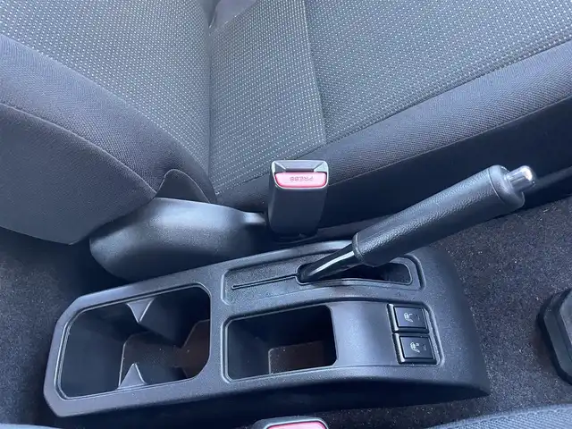 スズキ ジムニー シエラ JC 宮城県 2021(令3)年 3.1万km ブルーイッシュブラックパール3 ワンオーナー/クルーズコントロール追従なし/YOKOHAMA GEOLANDAR H/T ホワイトレター/　　　　純正アルミサマータイヤ(195/80R15)/背面タイヤ/デジタルインナーミラー一体型前後ドラレコ/カーオーディオユニットDEH-5600/(CD、BT、USB)/スペアキー×１/プッシュスタートボタン/シートヒーター/（運転席、助手席）/オートライト/ドアバイザー/電動格納ミラー/ヘッドライトウォッシャー/ディアルセンサーブレーキサポート/トランスファーレバー/プリクラッシュセーフティー/車線逸脱防止システム/フロア５MT/パートタイム４WD/ダウンヒルアシストコントロール/よこすべり防止切り替え