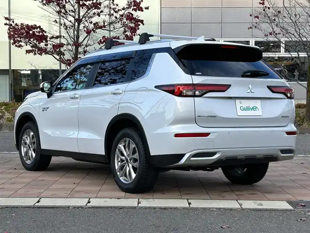三菱 アウトランダー ＰＨＥＶ G 福島県 2022(令4)年 3.1万km ホワイトダイヤモンド 純正ナビ/【フルセグTV/FM・AM/BT】/アラウンドビューカメラ/レーダークルーズコントロール/前後コーナーセンサー/レーンキープアシスト/衝突軽減/ワンオーナー/D席パワーシート/パワーバックドア/ハーフレザーシート/DN席シートヒーター/ハンドルヒーター/ダウンヒルアシストコントロール/LEDオートライト/ルーフレール/社外18インチアルミホイール/ワイヤレス充電/パドルシフト/革巻きステアリング/ステアリングスイッチ/プッシュスタート/スマートキー