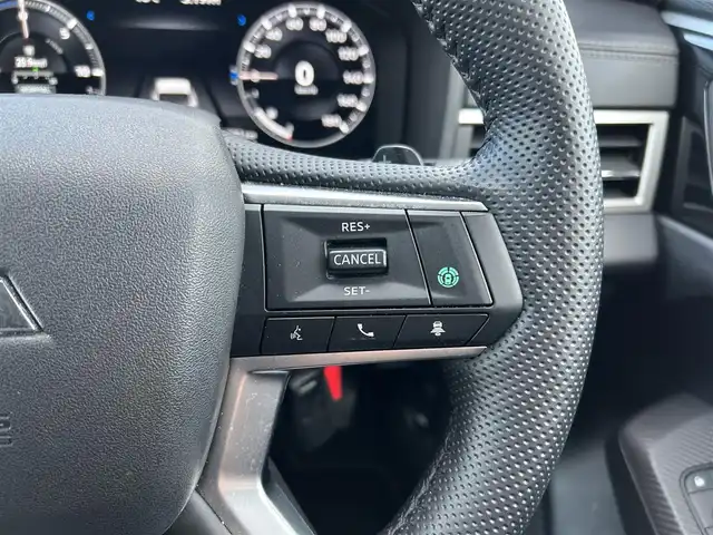 三菱 アウトランダー ＰＨＥＶ G 福島県 2022(令4)年 3.1万km ホワイトダイヤモンド 純正ナビ/【フルセグTV/FM・AM/BT】/アラウンドビューカメラ/レーダークルーズコントロール/前後コーナーセンサー/レーンキープアシスト/衝突軽減/ワンオーナー/D席パワーシート/パワーバックドア/ハーフレザーシート/DN席シートヒーター/ハンドルヒーター/ダウンヒルアシストコントロール/LEDオートライト/ルーフレール/社外18インチアルミホイール/ワイヤレス充電/パドルシフト/革巻きステアリング/ステアリングスイッチ/プッシュスタート/スマートキー