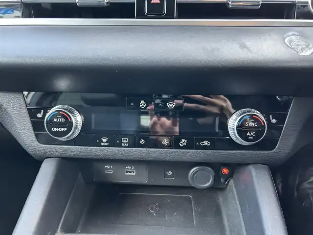 三菱 アウトランダー ＰＨＥＶ G 福島県 2022(令4)年 3.1万km ホワイトダイヤモンド 純正ナビ/【フルセグTV/FM・AM/BT】/アラウンドビューカメラ/レーダークルーズコントロール/前後コーナーセンサー/レーンキープアシスト/衝突軽減/ワンオーナー/D席パワーシート/パワーバックドア/ハーフレザーシート/DN席シートヒーター/ハンドルヒーター/ダウンヒルアシストコントロール/LEDオートライト/ルーフレール/社外18インチアルミホイール/ワイヤレス充電/パドルシフト/革巻きステアリング/ステアリングスイッチ/プッシュスタート/スマートキー