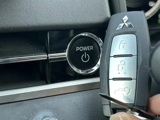 三菱 アウトランダー ＰＨＥＶ G 福島県 2022(令4)年 3.1万km ホワイトダイヤモンド 純正ナビ/【フルセグTV/FM・AM/BT】/アラウンドビューカメラ/レーダークルーズコントロール/前後コーナーセンサー/レーンキープアシスト/衝突軽減/ワンオーナー/D席パワーシート/パワーバックドア/ハーフレザーシート/DN席シートヒーター/ハンドルヒーター/ダウンヒルアシストコントロール/LEDオートライト/ルーフレール/社外18インチアルミホイール/ワイヤレス充電/パドルシフト/革巻きステアリング/ステアリングスイッチ/プッシュスタート/スマートキー