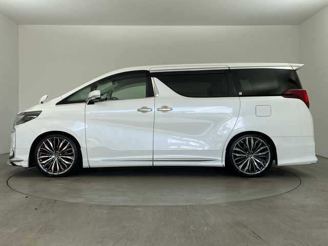 トヨタ アルファード S Cパッケージ 兵庫県 2018(平30)年 6.1万km ホワイトパールクリスタルシャイン ・純正ナビ（NSZN-Z66T）/CD/DVD/SD/TV/Bluetooth/・バックカメラ/・フロントカメラ/・ビルトインETC/・純正ドライブレコーダー/・社外レーダー探知機/・モデリスタエアロ/・モデリスタシグネチャーイルミブレード/・モデリスタマフラー/・Toyota　Safety　Sense/・プリクラッシュセーフティ/・レーントレーシングアシスト/・レーダークルーズコントロール（全車速追従機能付）/・ロードサインアシスト/・アダプティブハイビームシステム/・先行車発進告知/・クリアランスソナー/・革シート/・前席パワーシート/・前席シートヒーター/・前席ベンチレーション/・ステアリングヒーター/・ウッドコンビステアリング/・両側パワースライドドア/・パワーバックドア/・TEIN車高調/・社外21インチアルミホイール