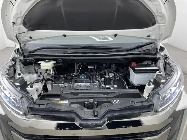 トヨタ ノア ハイブリッド S－G 大分県 2023(令5)年 4万km ホワイトパールクリスタルシャイン 純正ディスプレイオーディオ（ＣＤ／ＤＶＤ／Ｂｌｕｅｔｏｏｔｈ／フルセグＴＶ）　/後席モニター　/トヨタセーフティセンス　/両側パワースライド　/パワーバックドア　/シートヒーター　/ステアリングヒーター　/電子パーキング/オートホールド/デジタルインナーミラー/前後ドラレコ/衝突軽減システム/オートハイビーム/コーナーセンサー/レーダークルーズコントロール/ＥＴＣ2.0