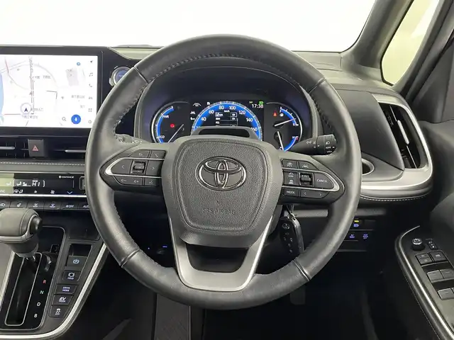 トヨタ ノア ハイブリッド S－G 大分県 2023(令5)年 4万km ホワイトパールクリスタルシャイン 純正ディスプレイオーディオ（ＣＤ／ＤＶＤ／Ｂｌｕｅｔｏｏｔｈ／フルセグＴＶ）　/後席モニター　/トヨタセーフティセンス　/両側パワースライド　/パワーバックドア　/シートヒーター　/ステアリングヒーター　/電子パーキング/オートホールド/デジタルインナーミラー/前後ドラレコ/衝突軽減システム/オートハイビーム/コーナーセンサー/レーダークルーズコントロール/ＥＴＣ2.0