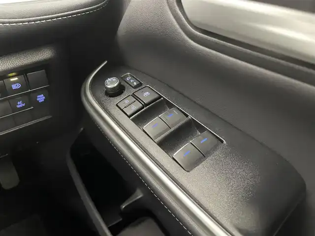 トヨタ ノア ハイブリッド S－G 大分県 2023(令5)年 4万km ホワイトパールクリスタルシャイン 純正ディスプレイオーディオ（ＣＤ／ＤＶＤ／Ｂｌｕｅｔｏｏｔｈ／フルセグＴＶ）　/後席モニター　/トヨタセーフティセンス　/両側パワースライド　/パワーバックドア　/シートヒーター　/ステアリングヒーター　/電子パーキング/オートホールド/デジタルインナーミラー/前後ドラレコ/衝突軽減システム/オートハイビーム/コーナーセンサー/レーダークルーズコントロール/ＥＴＣ2.0